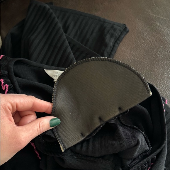 Exclusively Misook Black & Pink Ruffle 3 Button Closure Cardigan Size S Classic - Picture 7 of 13